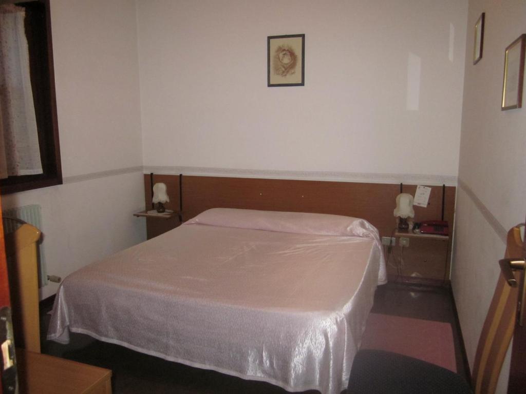 Albergo Leon Bianco Moggio Udinese Стая снимка