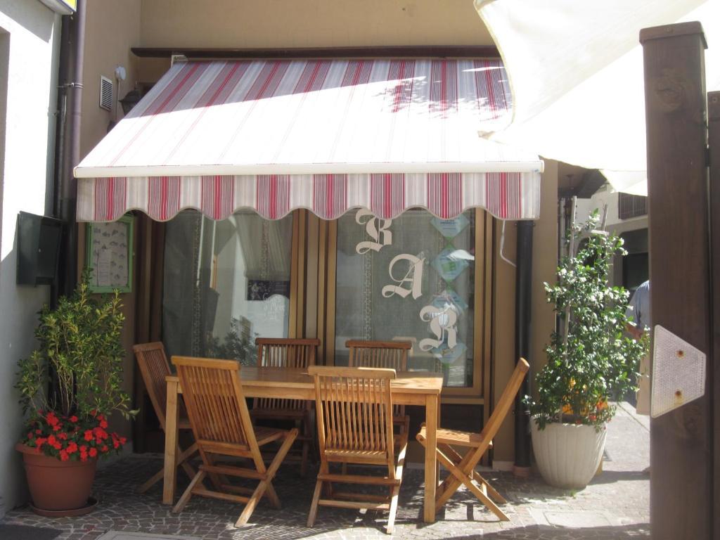 Albergo Leon Bianco Moggio Udinese Екстериор снимка
