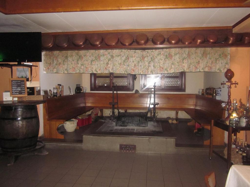 Albergo Leon Bianco Moggio Udinese Екстериор снимка