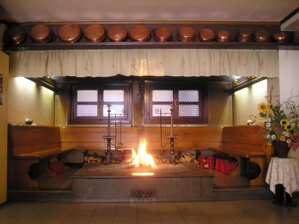 Albergo Leon Bianco Moggio Udinese Екстериор снимка